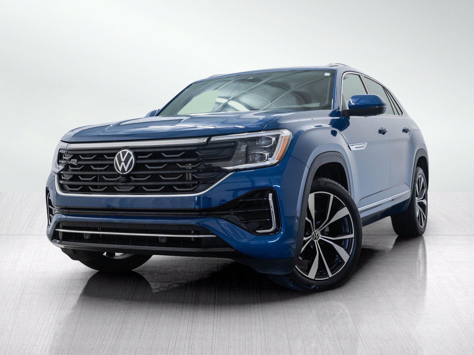 2023 Volkswagen  Atlas Cross Sport  2.0T SEL Premium R-Line With Navigation & AWD